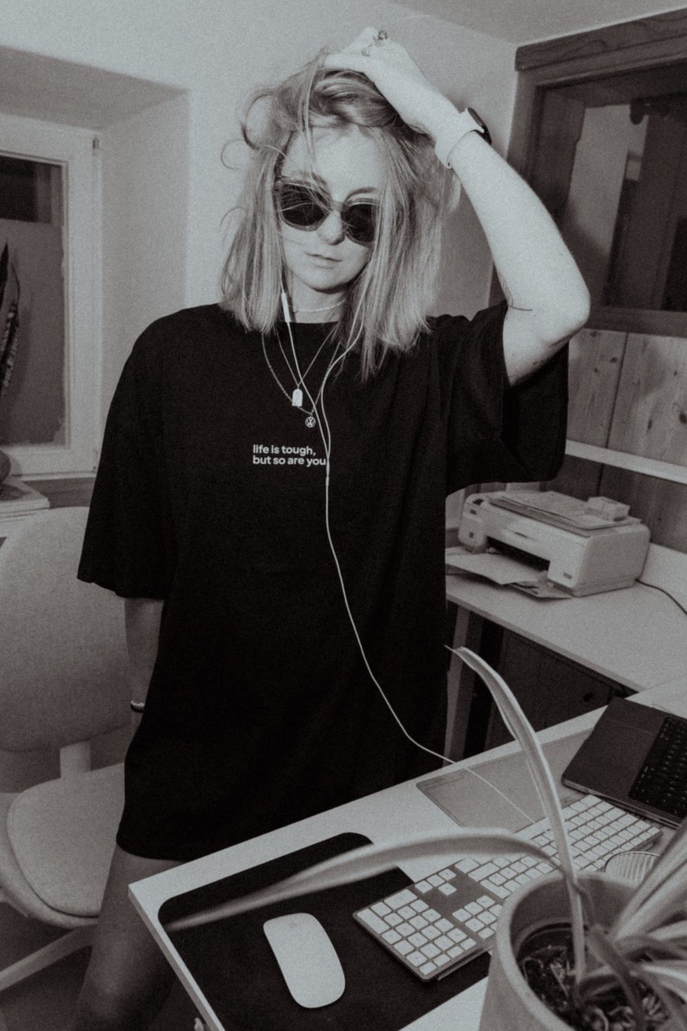 TOUGH · Oversized Unisex Shirt · schwarz
